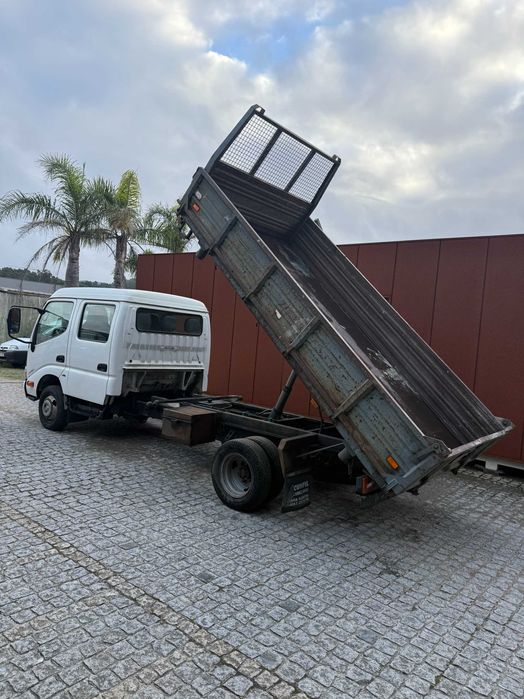 Toyota dyna cabine dupla tribasculante