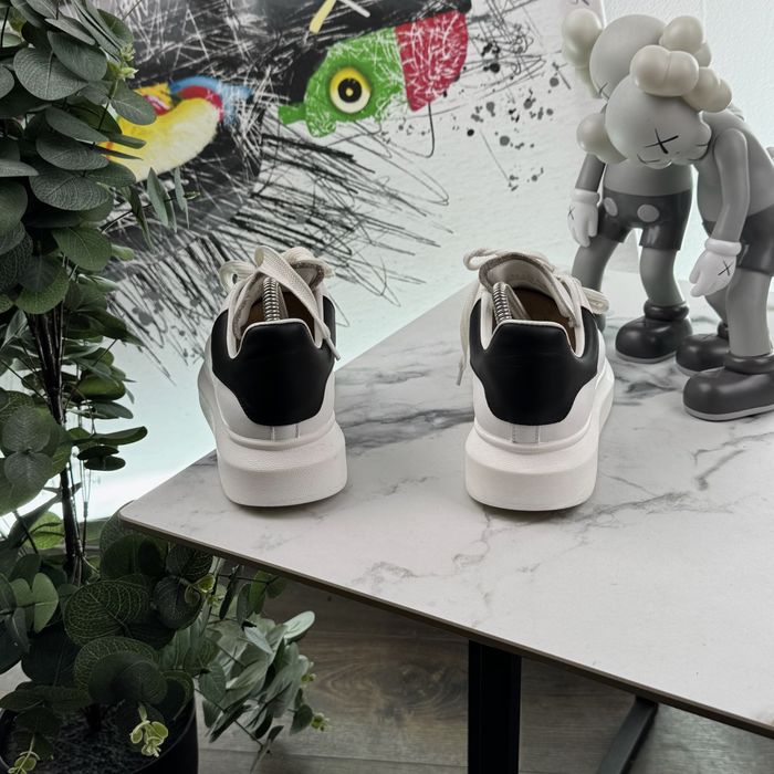 Кросівки шкіряні Alexander McQueen 39 розмір E257