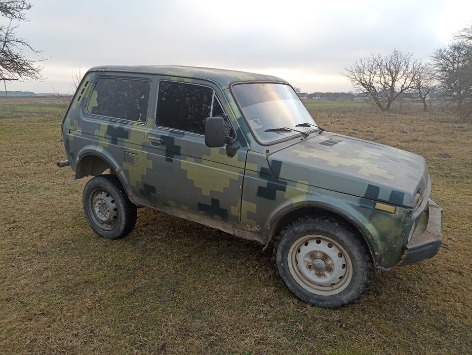 Ніва 21213 машина на ходу