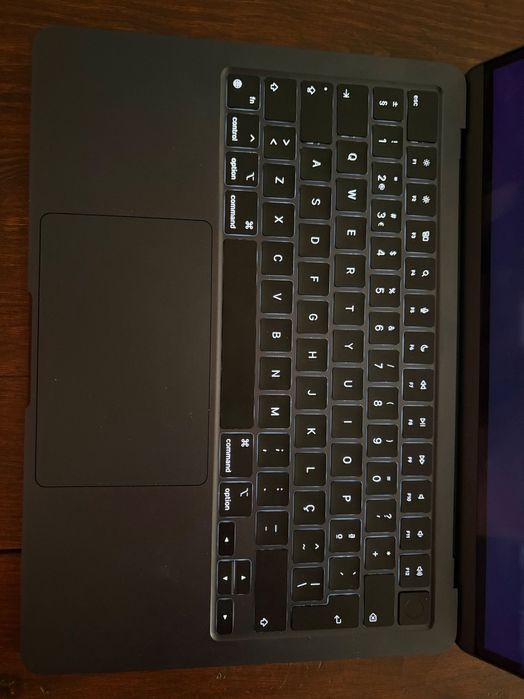 MacBook Air M2 13” Midnight | 16GB RAM | 256GB SSD | 18 Ciclos | Como Novo