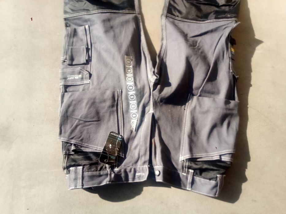 Mocne spodnie robocze nowe