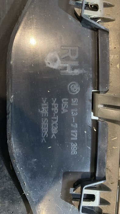 BMW X5 права решітка радіатора 51137171396