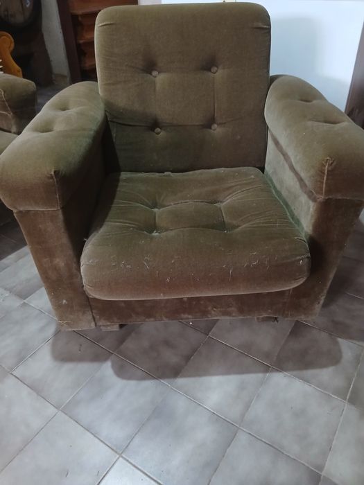 Conjunto de 3 sofás: 2 poltonas e um sofa grande