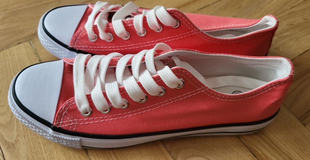 Nowe trampki Omerta, rozmiar 39, kolor koralowy