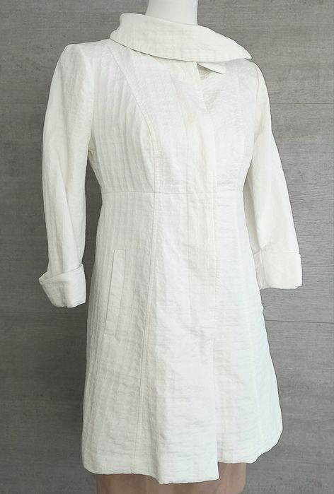 Biały płaszcz, płaszczyk Mohito,uroczystości. Roz. M, stan bdb.