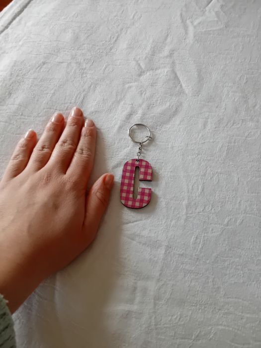 Porta chaves rosa letra C