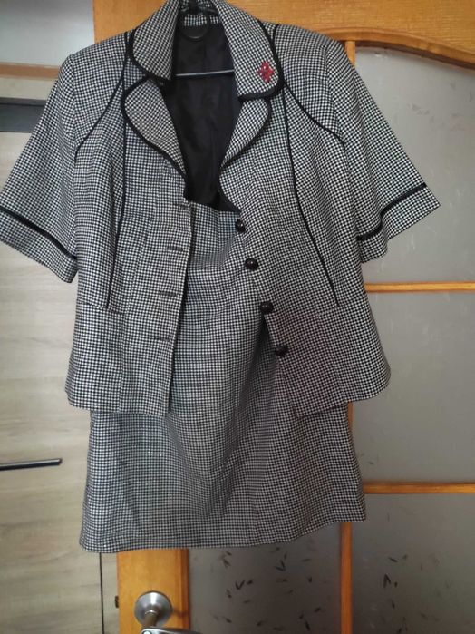 Продам женский костюм