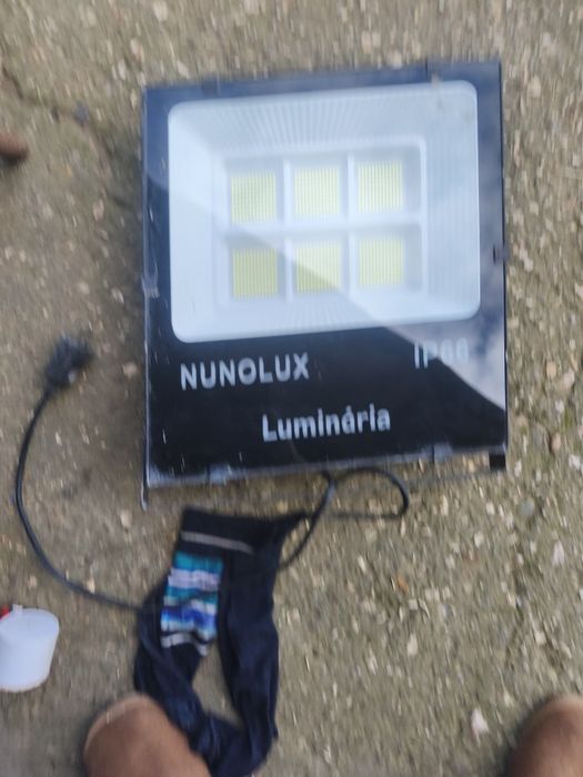 Holofote de led em bom estado