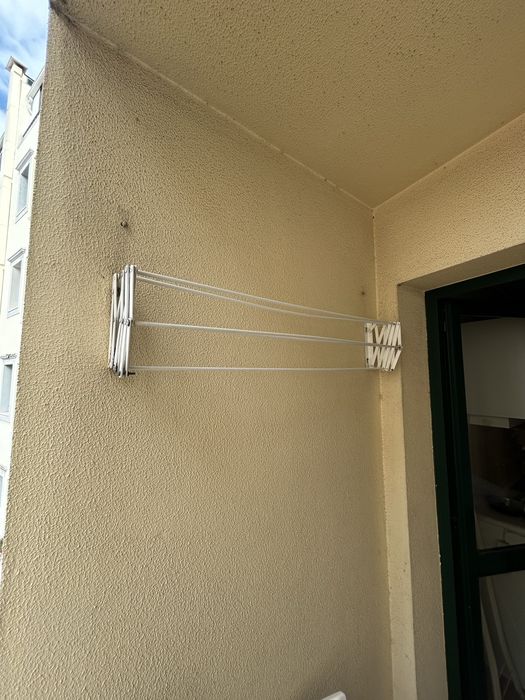 Estendal de parede dobrável