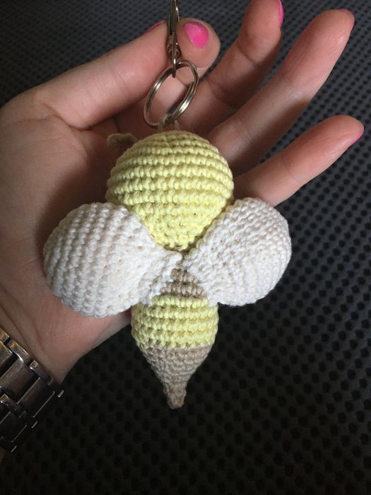 Brelok zawieszka pszczółka szydełko hand made