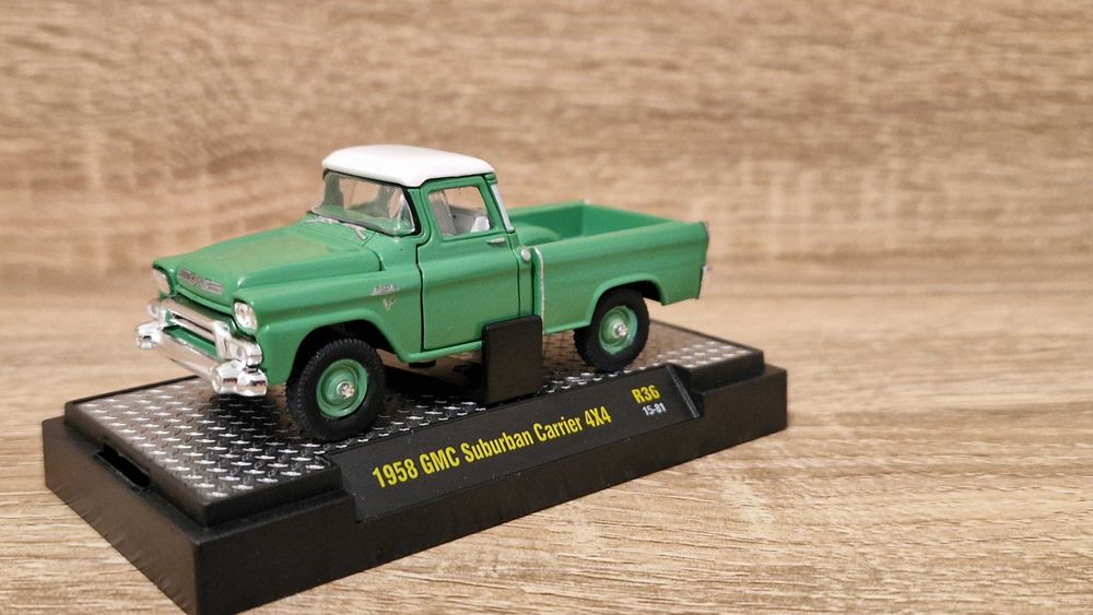 GMC Surburban Carrier 4x4 «1958« 1:64