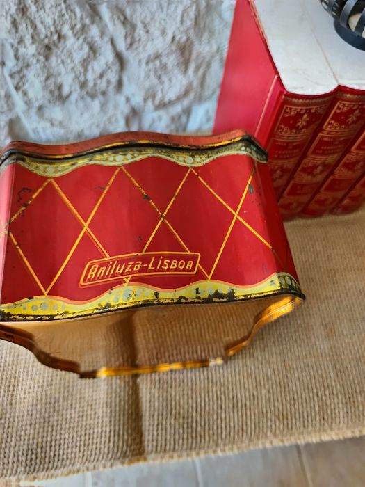 Caixa metálica, colleccao "Aniluza- Lisboa"