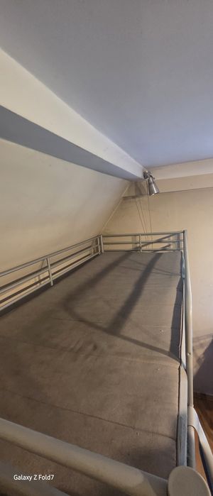 Łóżko na antresoli IKEA SVÄRTA 90x200 + BIURKO i półka | Stan BDB