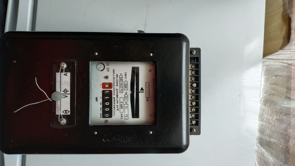 Електричний трьохфазний лічильник