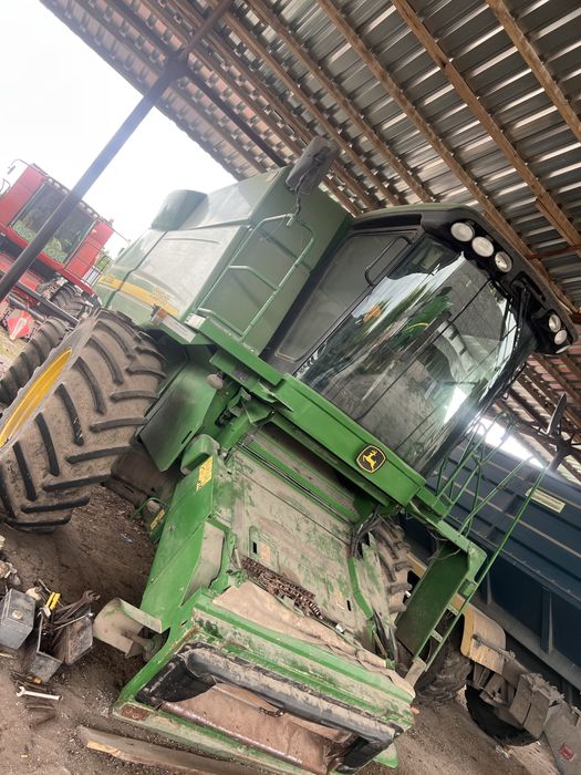 Комбайн John Deere 9880