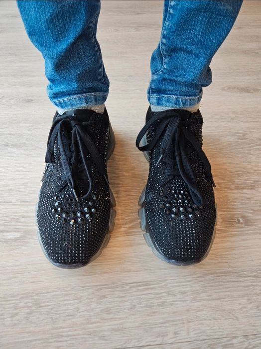 Ténis pretos com brilhantes 39