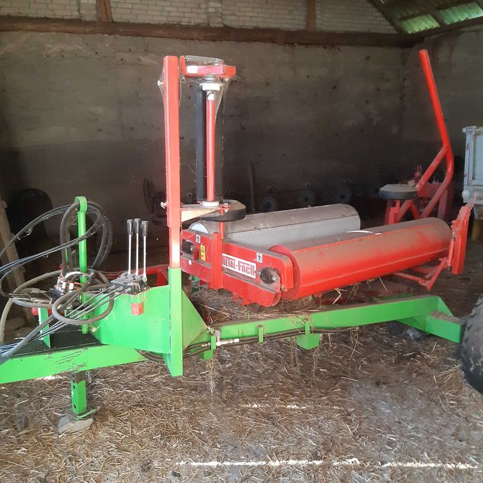 Kombajn Bizon Z056, owijarka Metal-Fach przerobiona na samozaładowczą