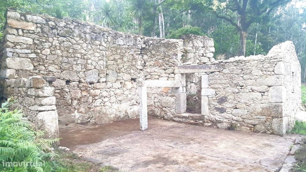 Moradia para restauro em Barcelos
