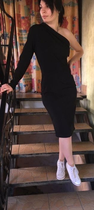 Плаття футляр, класно лягає по фігурі, розмір С,М