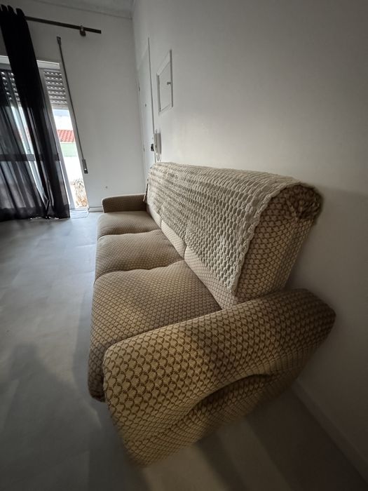 Sofá de três lugares