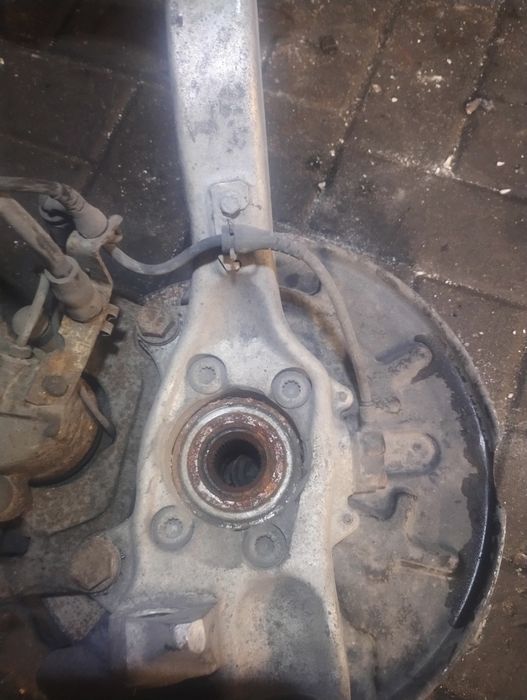 Zwrotnicę Audi a4b6 przód