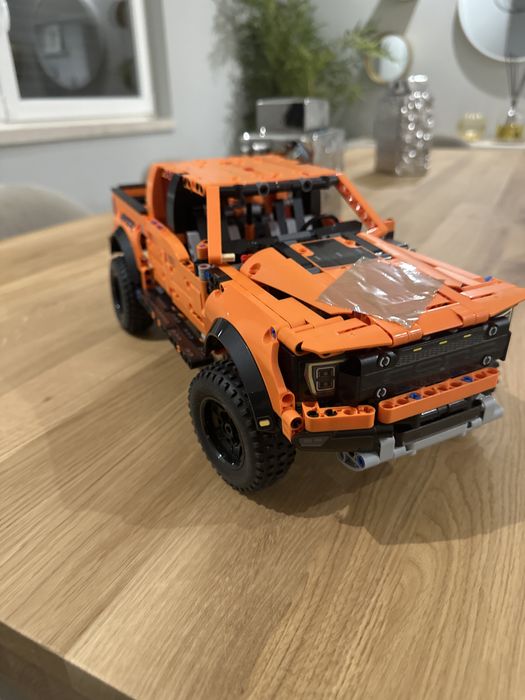 Ford F150 Raptor da Lego com roda partida