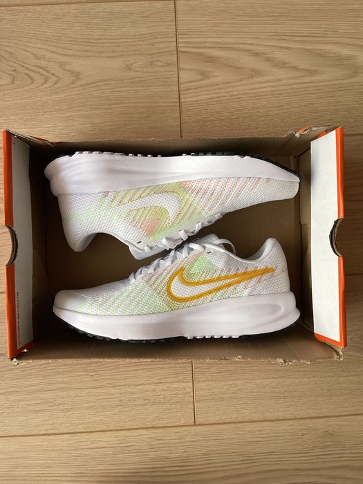 Кросівки Nike Run Defy (HM9594 101) (43р по 45р)