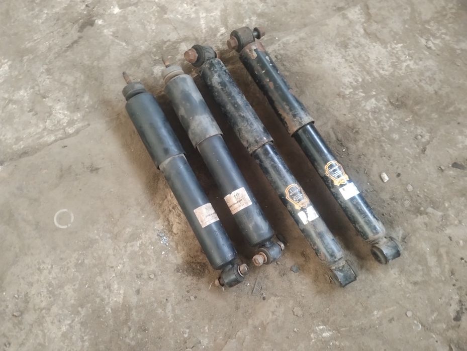 Продам комплект , Амортизаторов OPEL Frontera 1999 год