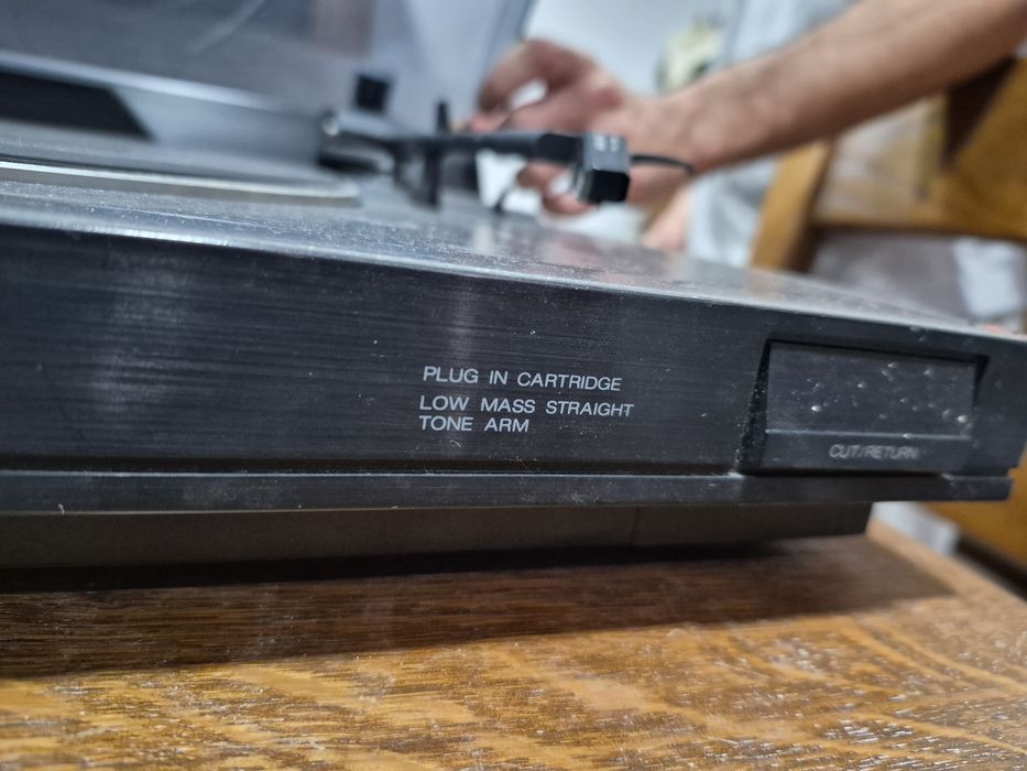 Gira discos AKAi