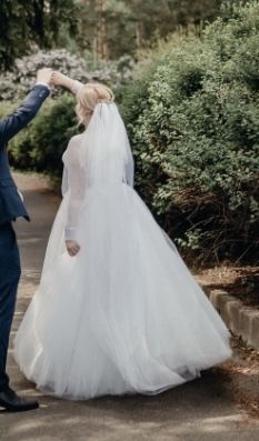 Весільна сукня