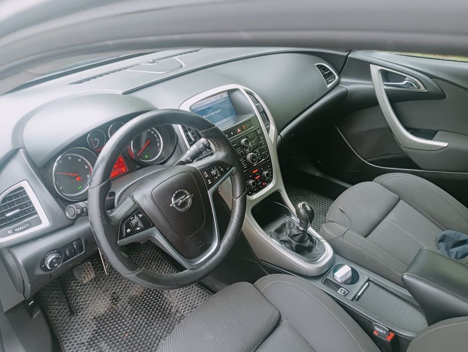 Опель Астра j.2011рік