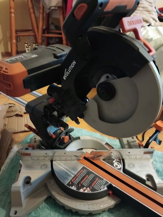 Piła ukośna Evolution R 255