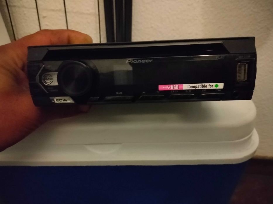 Rádio Pioneer em bom estado