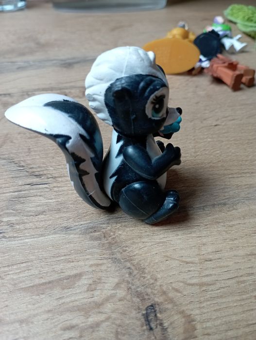 Figurka Bambi flower the skunk