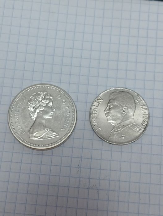 Серебряные монеты.  Канадский доллар,  100 крон Чехословакия.