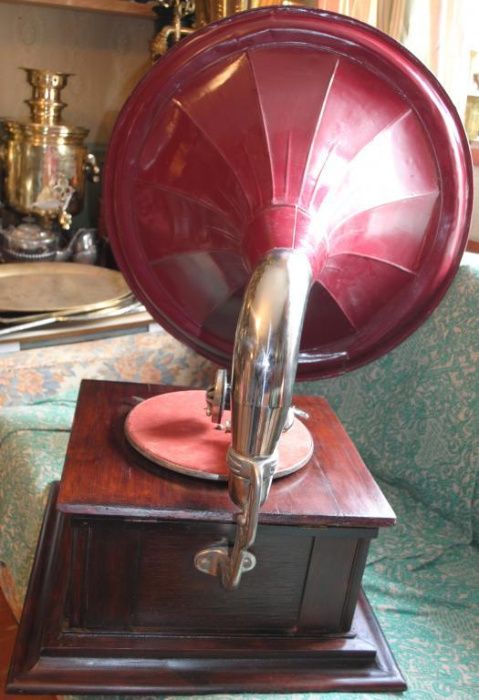 Граммофон з трубою антикварний в інтерєр дизайн проигрыватель грамофон