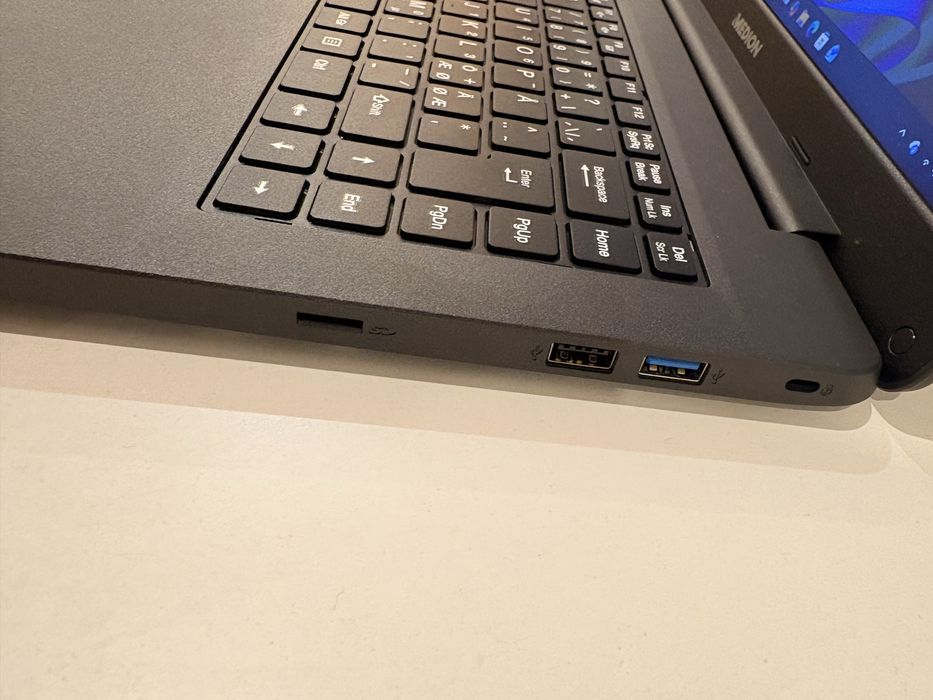 Laptop Medion I3 10gen/4GB/256SSD