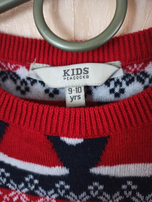 Новогодний свитерок как на мальчика так и на девочку.р134-140 на 9-10л