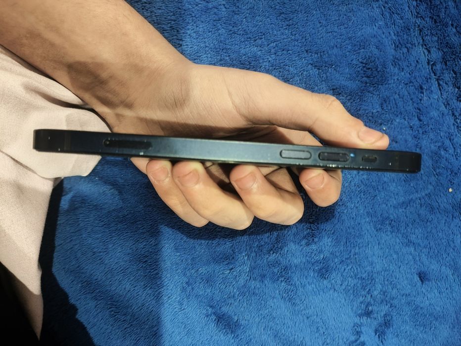 Обменяю айфон 12