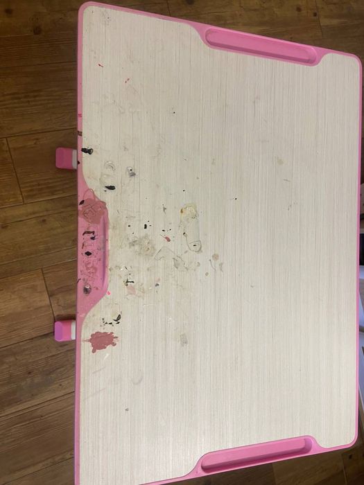 Шкільний стіл парта