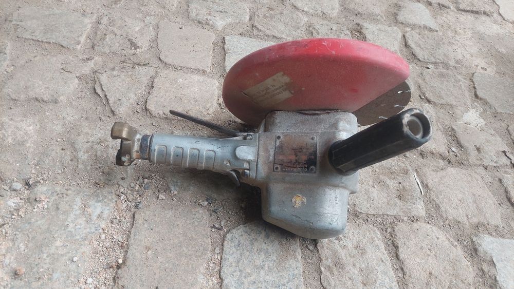 Rebarbadora pneumática