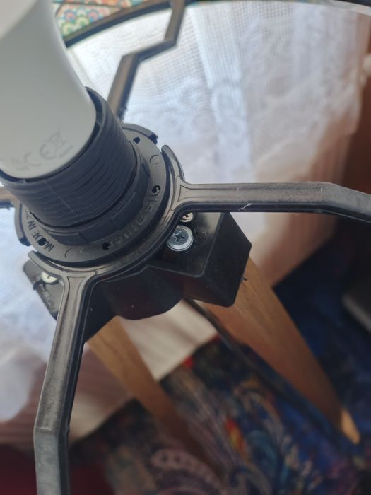 Lampa stojąca na nogach