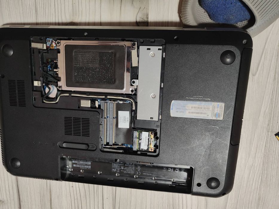 HP Pavilion DV6-6145EO битий