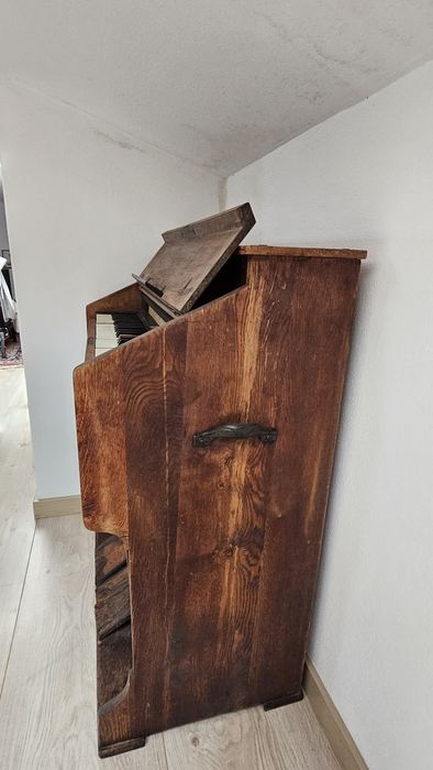 Harmonium antigo  de foles