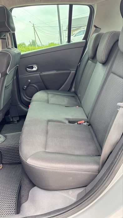 Renault Clio 2011 року