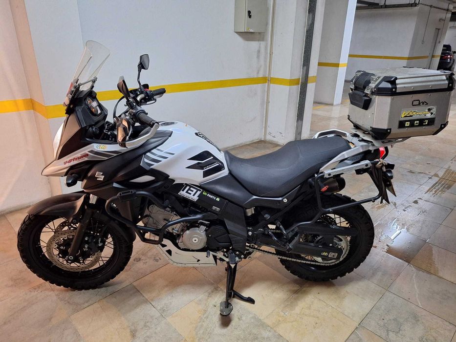 Suzuki VStrom 650XA com muitos extras
