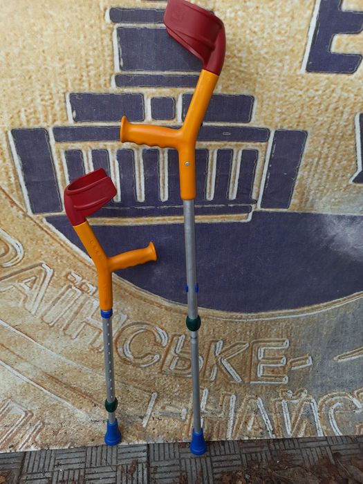 Милиці дорослі і дитячи,тростини ,палиця.