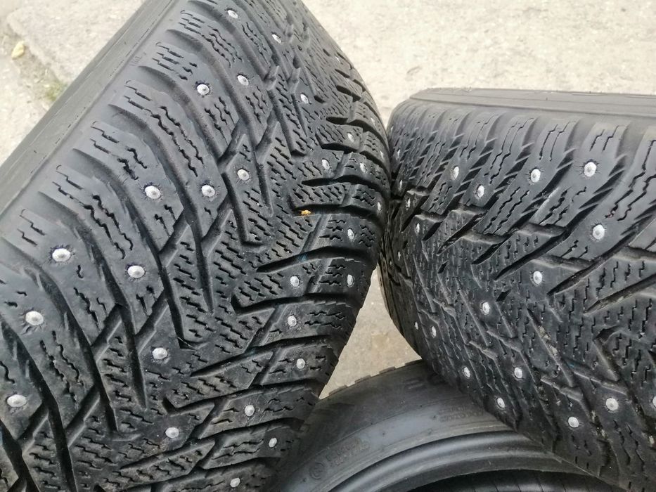 Продам зимові шиповані шини R16