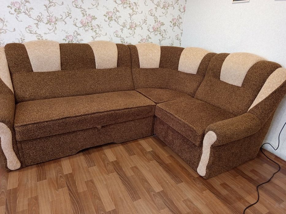 Кутовий   диван зі стулом кут змінюється