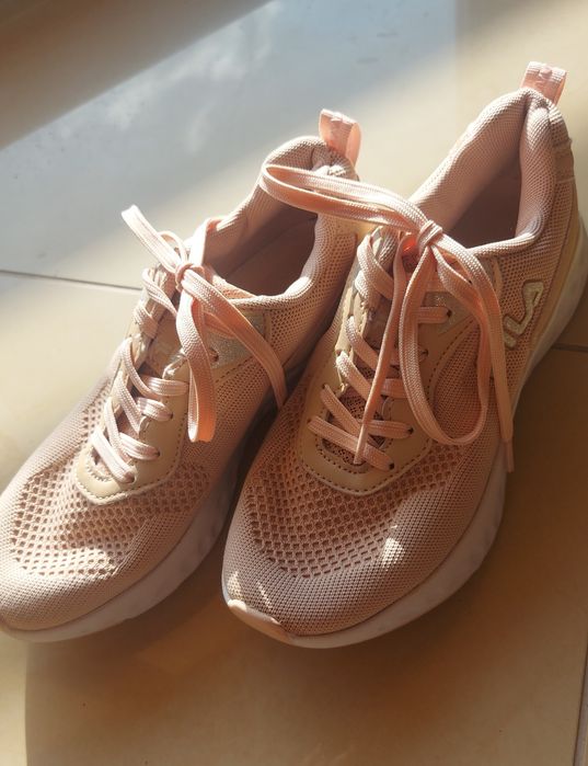 Różowe buty FILA